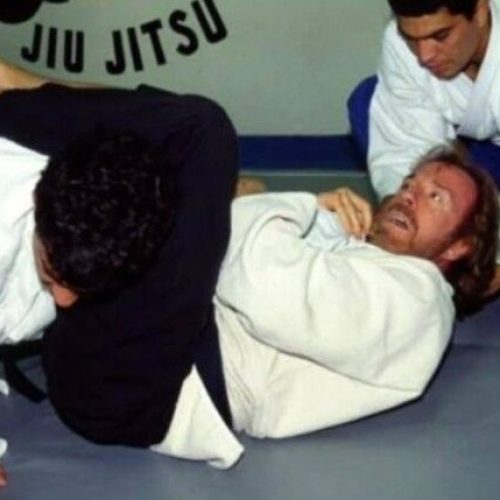 Chuck Norris era faixa preta de jiu-jitsu brasileiro