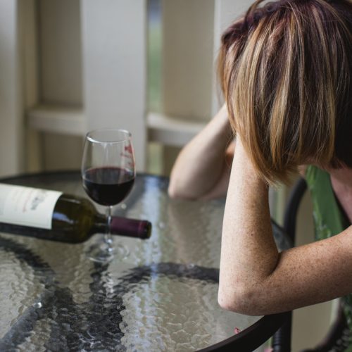 Por quê alguns vinhos te dão dor de cabeça?